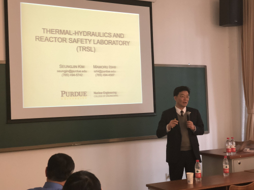 1520490868329030921.jpg Seungjin Kim教授做学术报告.jpg